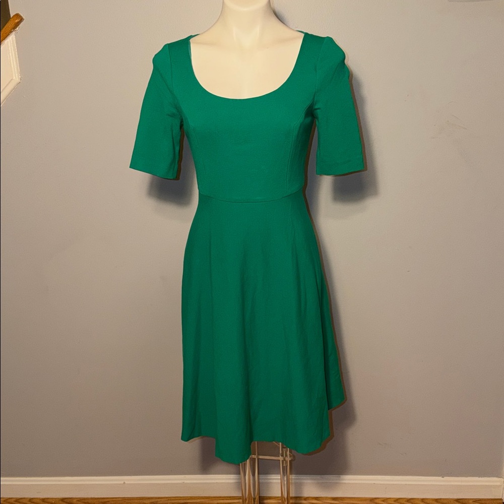 Kate Spade ladies Kelly Green Scoop neck Fit and flare dress. Size 8.